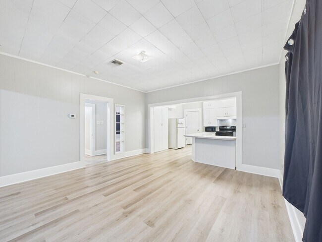 Building Photo - Adorable 3 bed, 1 bath home available in S...