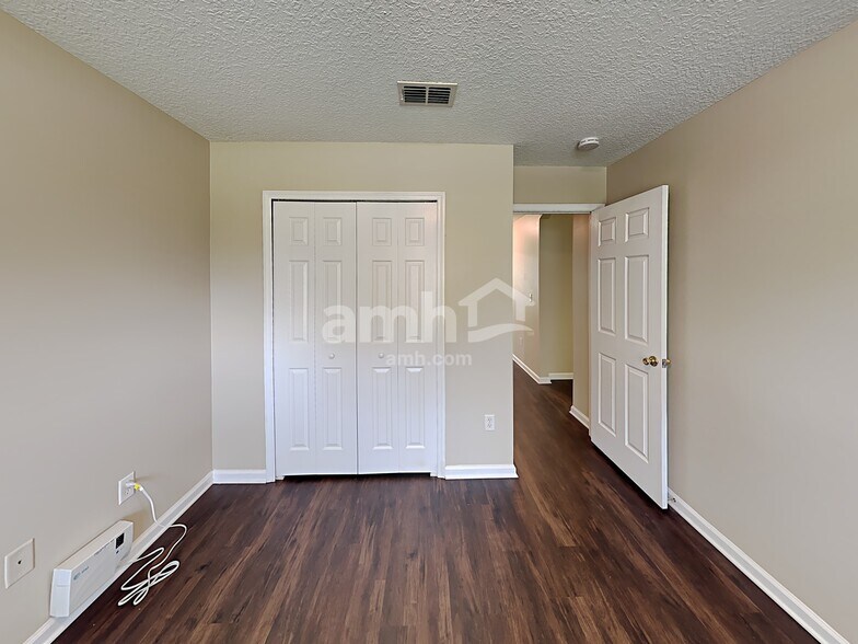 Building Photo - 1621 Merroway Ln