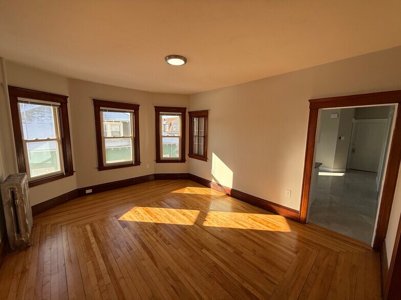 Building Photo - 148 Vernon St