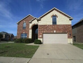 Building Photo - 2 Story Home!