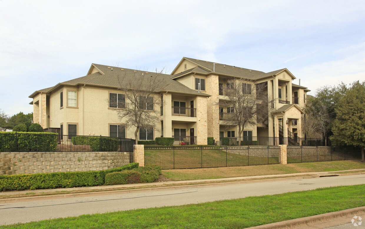 tech ridge austin apartments