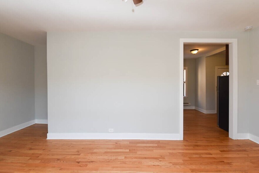 Building Photo - 3727 N Pine Grove Ave