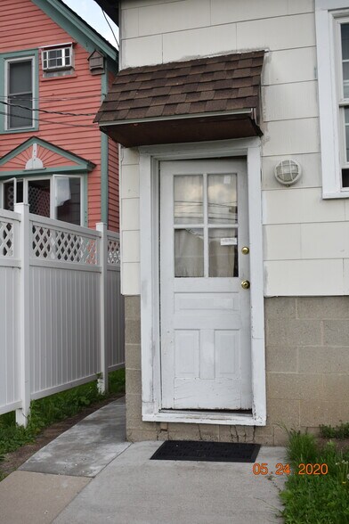 Private entrance - 533 Elizabeth St