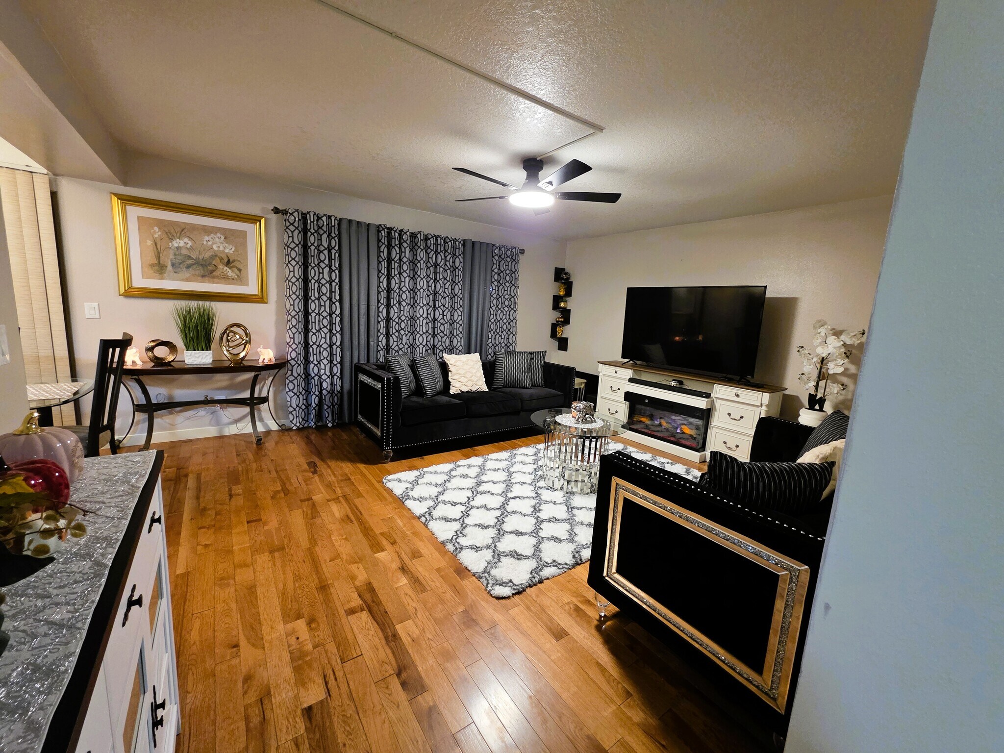 Living Room - 12504 SE Stark St