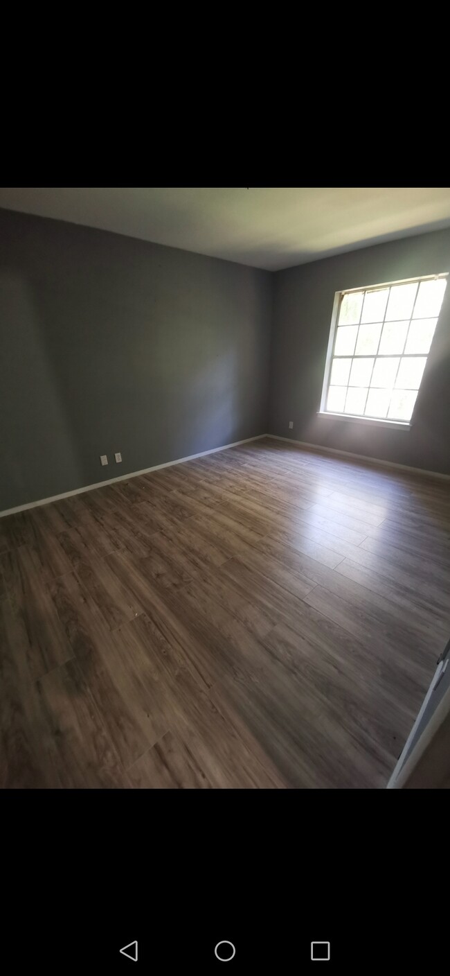 inside house - 539 Moore St S