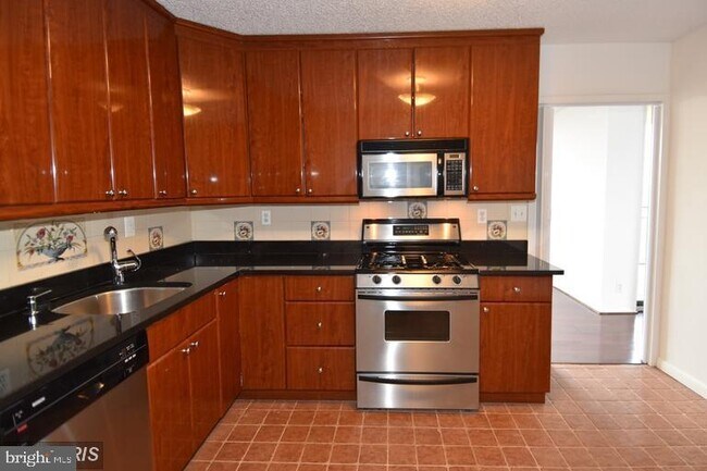 Building Photo - 5225 Pooks Hill Rd