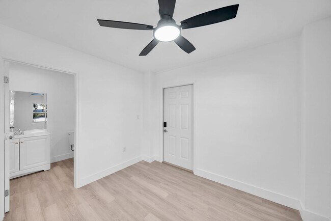 Building Photo - 128 Eucalyptus Ct