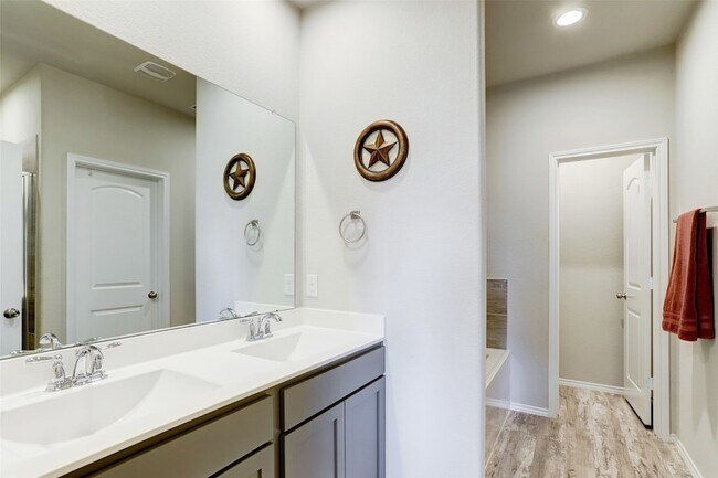 Building Photo - 16454 Rosary Pea Pl