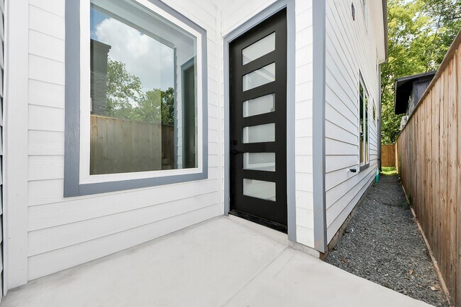 Building Photo - 6814 Del Rio St