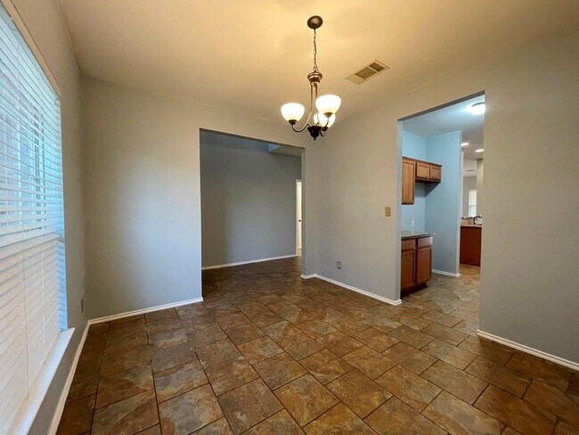 Building Photo - 9432 Castle Pines Dr