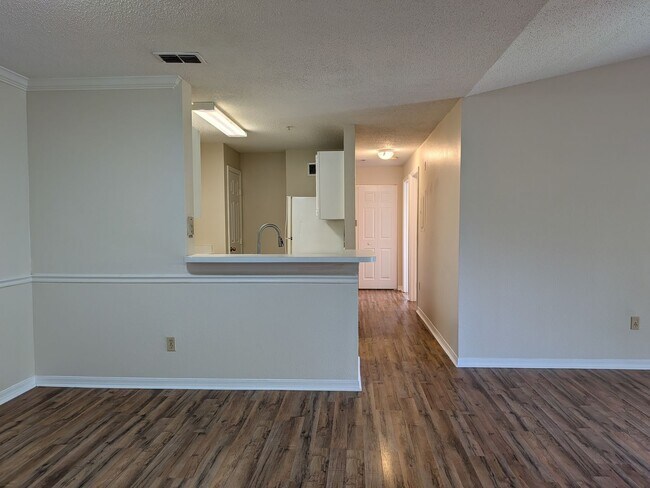 Building Photo - 3/2 Condo, Villas at Lakeside in Oveido