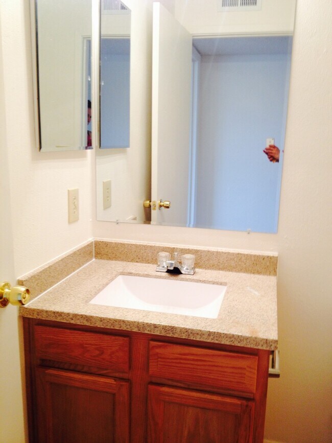 Building Photo - 7801 Calle de Cobre NE