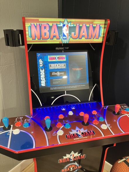 Building Photo - 99 N Broadway