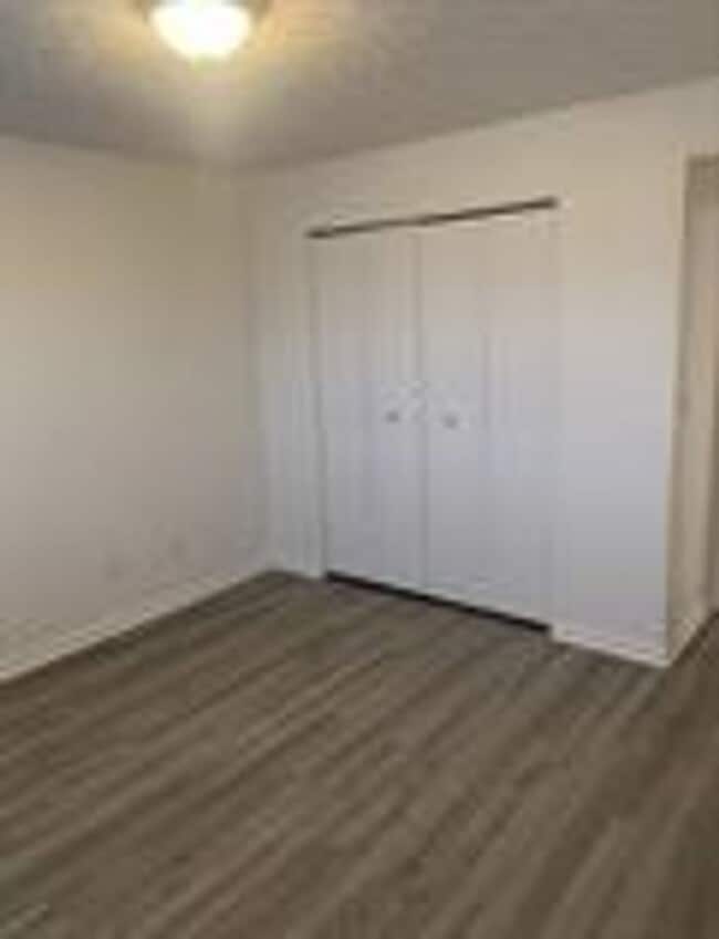 Building Photo - Elmwood Apartments- 1 and 2 Bedrooms w/ WD...