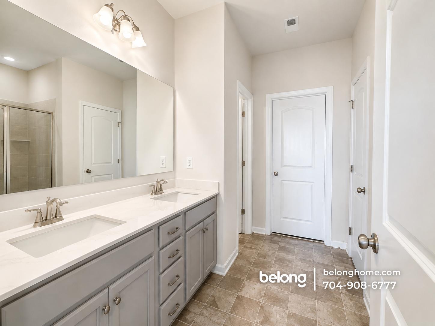 Building Photo - 7004 Maple Run Cir