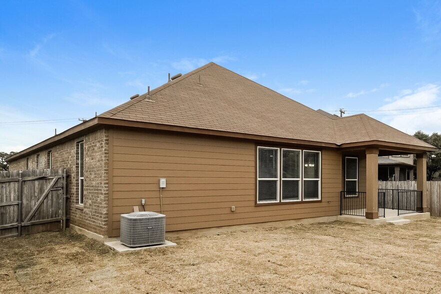 Building Photo - 20107 Silver Strm