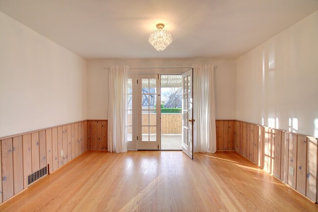 Building Photo - 3Bd/2Ba Seattle House