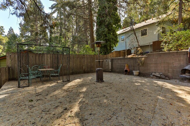 Building Photo - 23747 Shady Ln