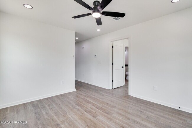 Building Photo - 140 Racca Rd