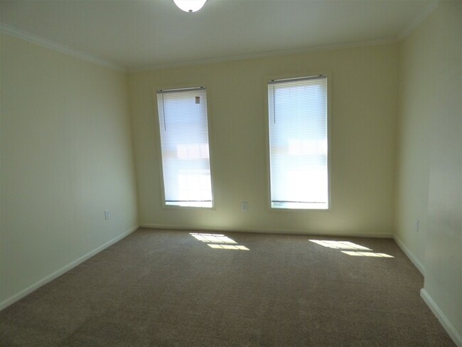 Building Photo - Merion Village 2 BR