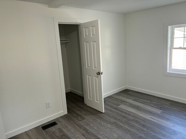 Building Photo - Welcome to the Heart of Unionville prime location!