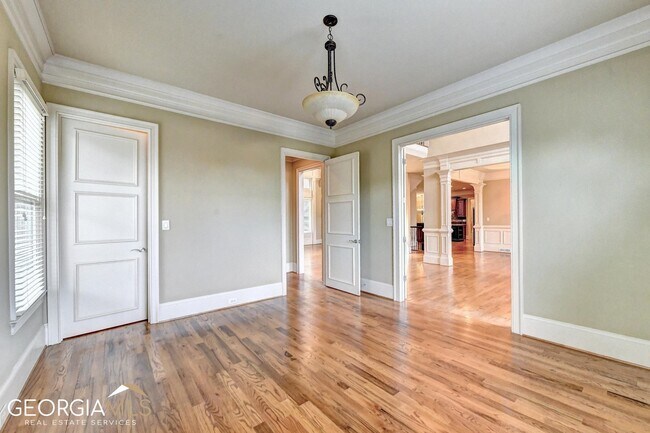 Building Photo - 8920 Doral Dr