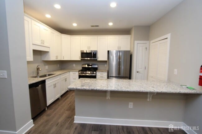 Building Photo - 814 Stiller Ln