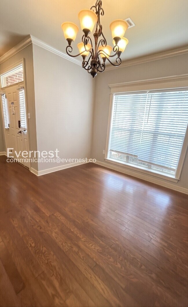 Building Photo - 2835 Plateau Dr