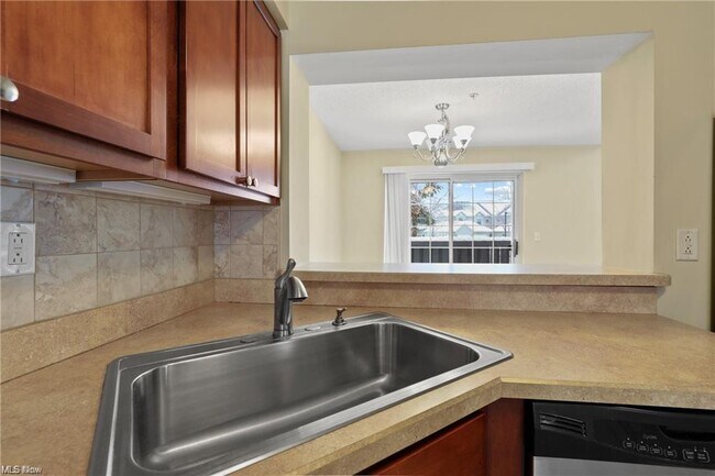 Building Photo - 240 Fox Hollow Dr