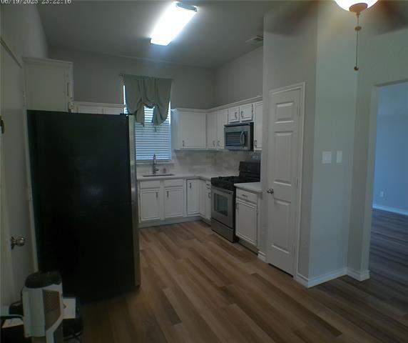 Building Photo - 8102 Luna Dr