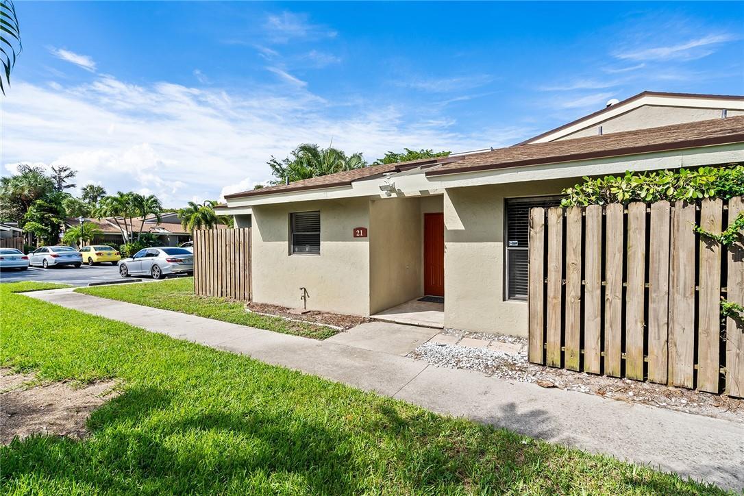 Building Photo - 21 Meadows Dr