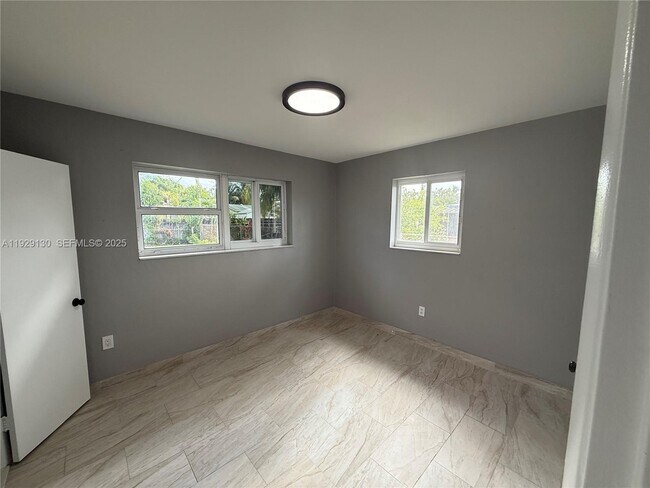 Building Photo - 19401 NE 1st Ave