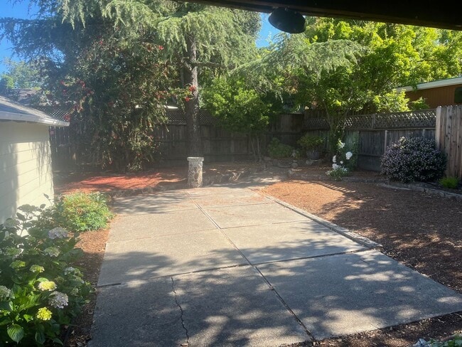 Building Photo - Adorable 2 bedroom 1 Bathroom Located in N...