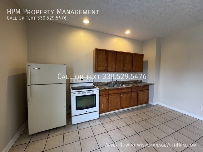 Building Photo - 2722 Lincoln Way E