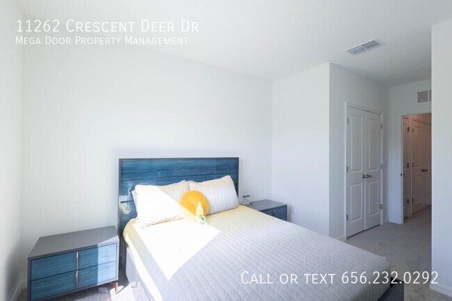 Building Photo - 11262 Crescent Deer Dr