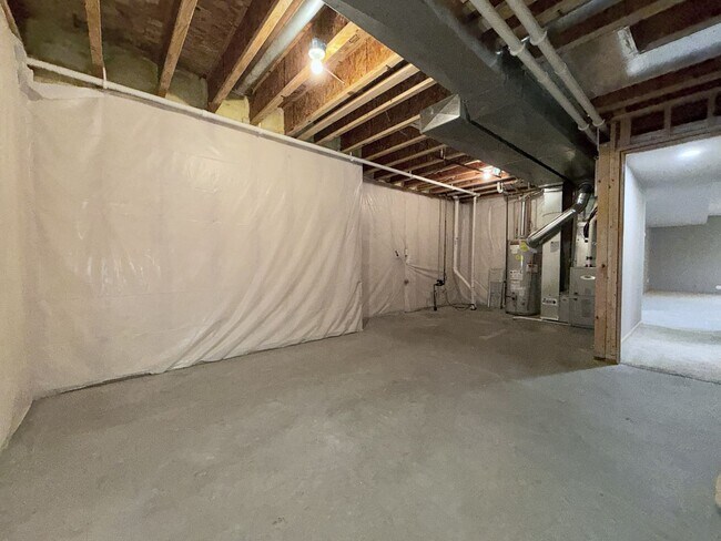 Building Photo - 2374 Kristian St