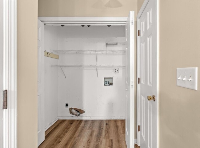 Building Photo - 3 BR, 2.5 BA, 2 Car Garage -- Charleston N...