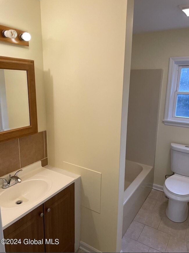 Building Photo - 23 Woodridge Cir