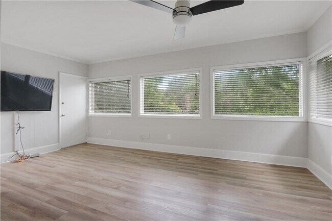 Building Photo - 60 Chaumont Square NW