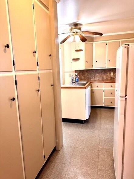 Building Photo - 15 Church St