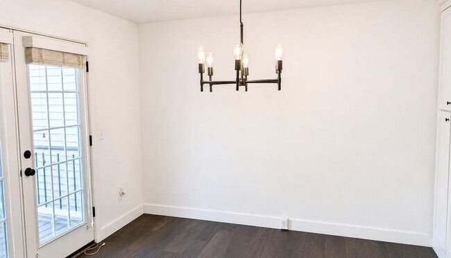 Building Photo - Charming Three-Bedroom Townhome in a Prime Ashburn Location