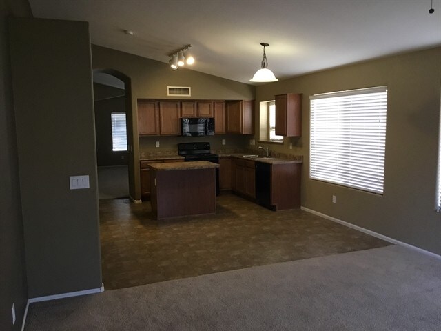Building Photo - 2220 W Madre Del Oro Dr