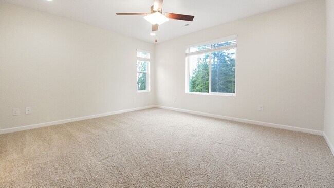 Building Photo - Beautiful, Light-Filled Home Bordering Protected Greenbelt