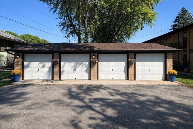 Building Photo - 2402 Fremont Ave