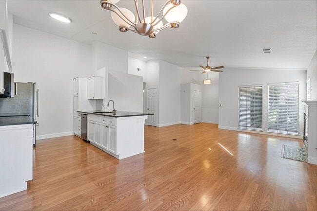 Building Photo - 8884 N Del Mar Ave