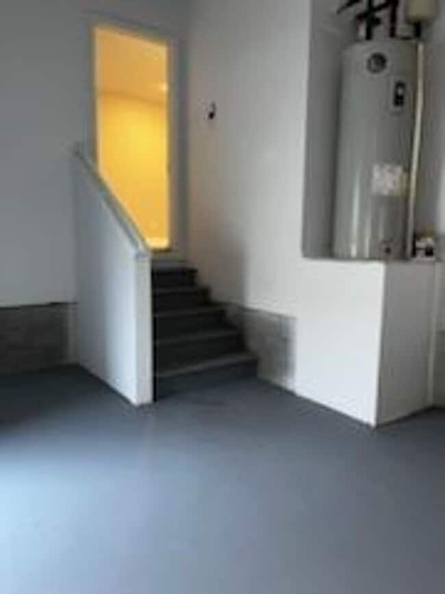 Building Photo - 3 BR Close to Bosch, Downtown, Shopping!