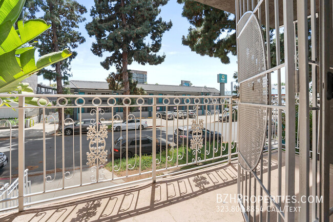 Building Photo - 7076 Lanewood Ave
