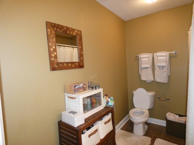 Building Photo - 655 N Edgemere Dr
