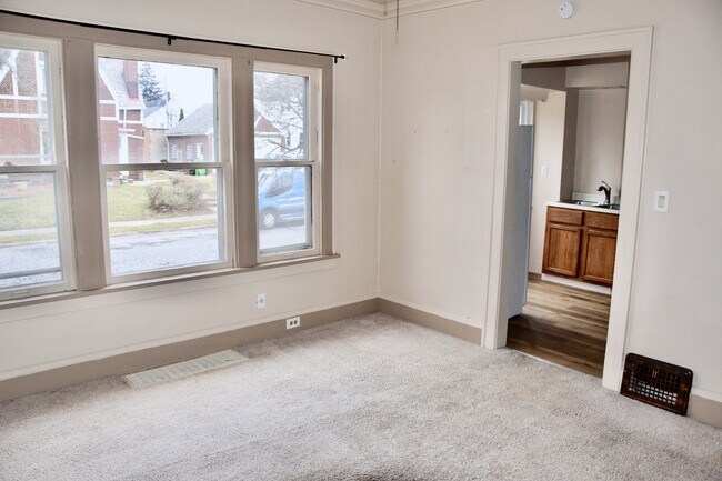 Building Photo - 10720 Edgepark Dr