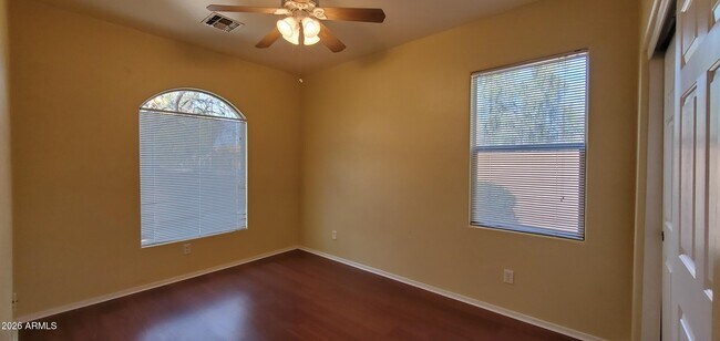 Building Photo - 4043 S Vineyard Ave